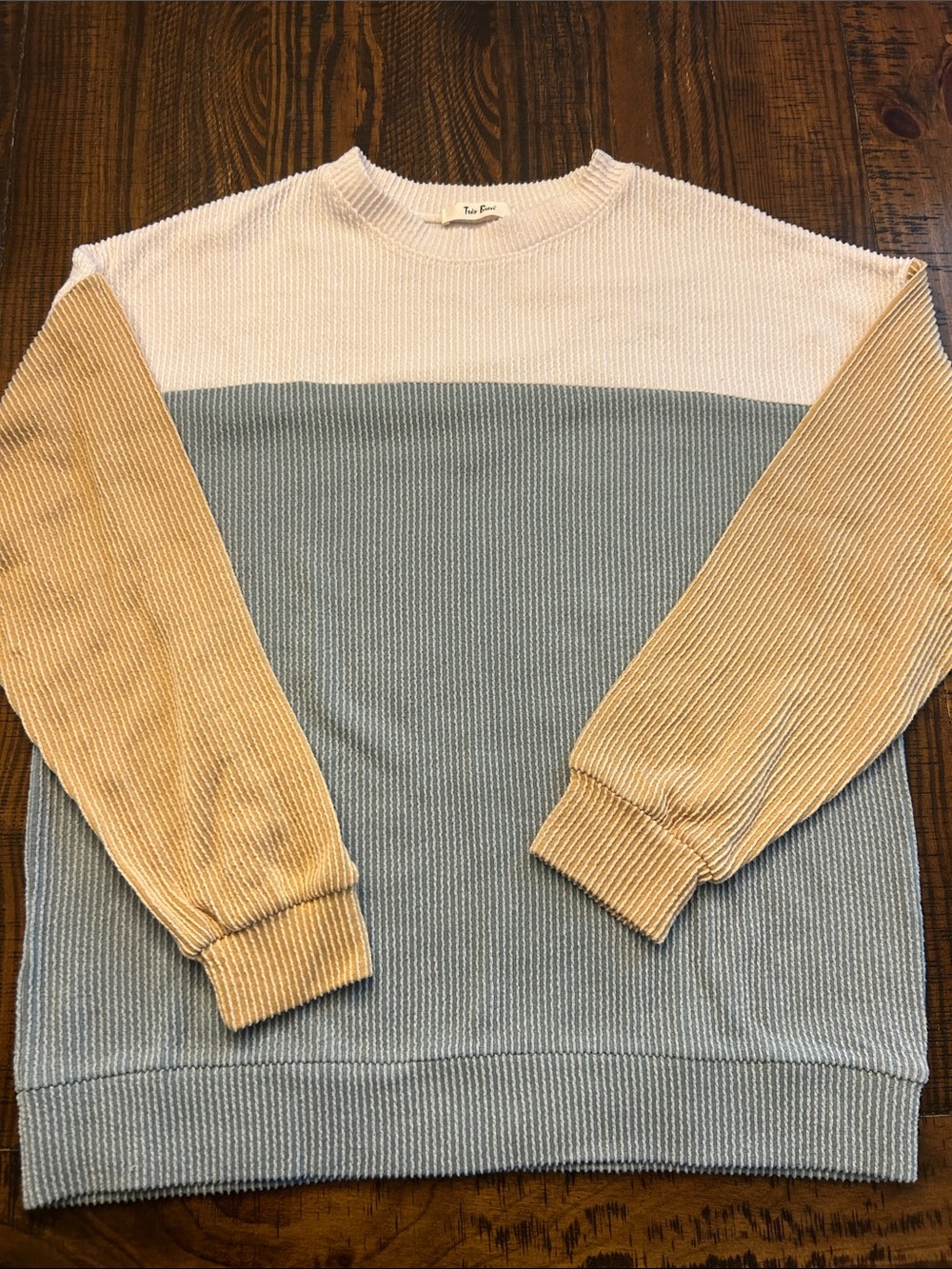 Women’s Tres Bien Top